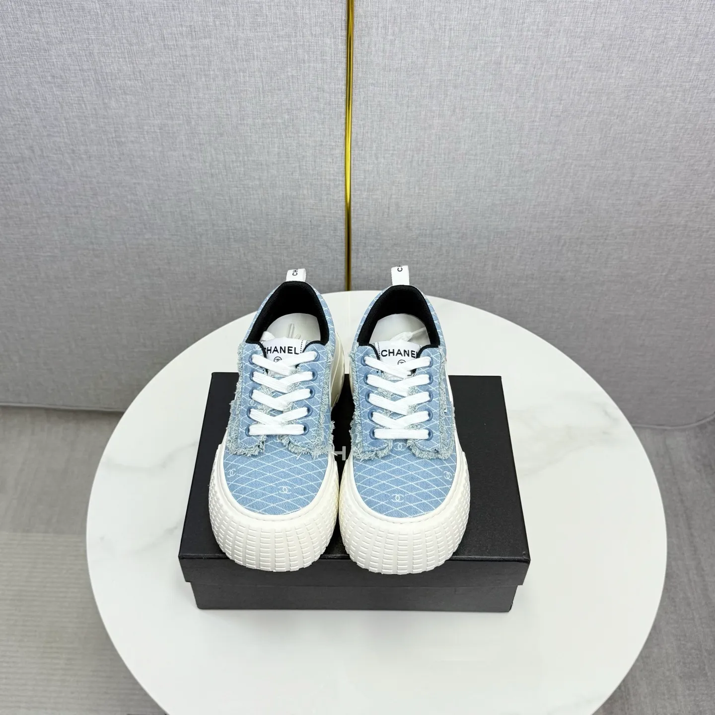 💕💕Factory direct selling price p640💕💕 Chanel Panda Shoes! 2025 counter's top casual sports shoes, this classic design; the upper is in the style of electric embroidery with various techniques; the outsole is fashionable and sporty; the unusual inclusion of a variety of color matching elements... The diversified mix and match is very good-looking and versatile, and can be used for leisure, fashion, sports, and outdoor... ꫛꫀꪝ Go➫ Materials: ❶Upper made of: original imported first-layer silk cowhide + original version waterproof cloth + original first-layer cowhide ❷Inner lining: Original Yangli+wang ❸ Outsole based on: Original TPU combination outsole Counter boutique packaging complete set for women 35–41